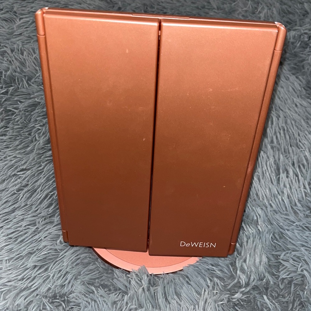 Vanity w/charger
